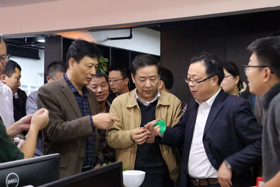 中国输血协会信息化建设工作委员会专家在雪莲花交流未来无偿献血宣传招募模式4.jpg