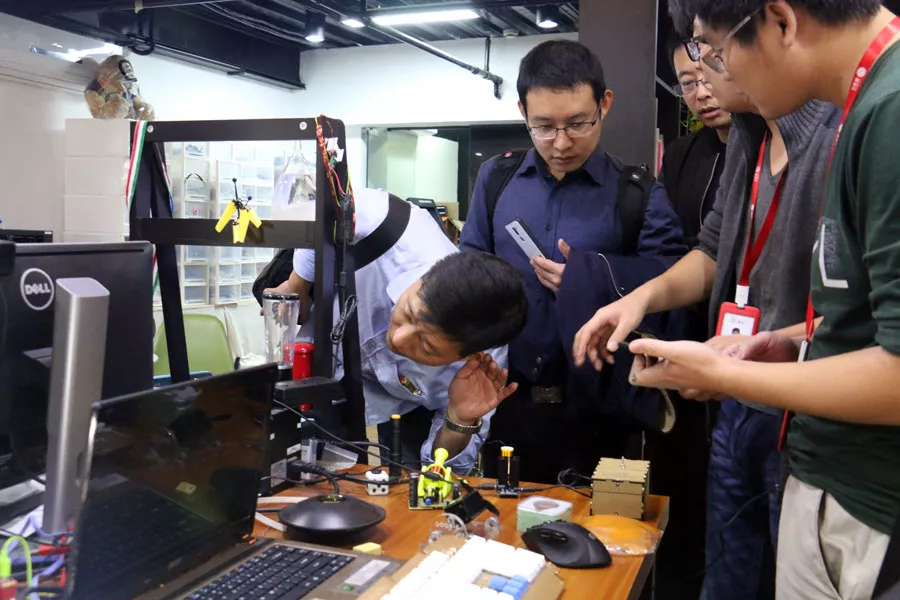 中国输血协会信息化建设工作委员会专家在雪莲花交流未来无偿献血宣传招募模式2.jpg